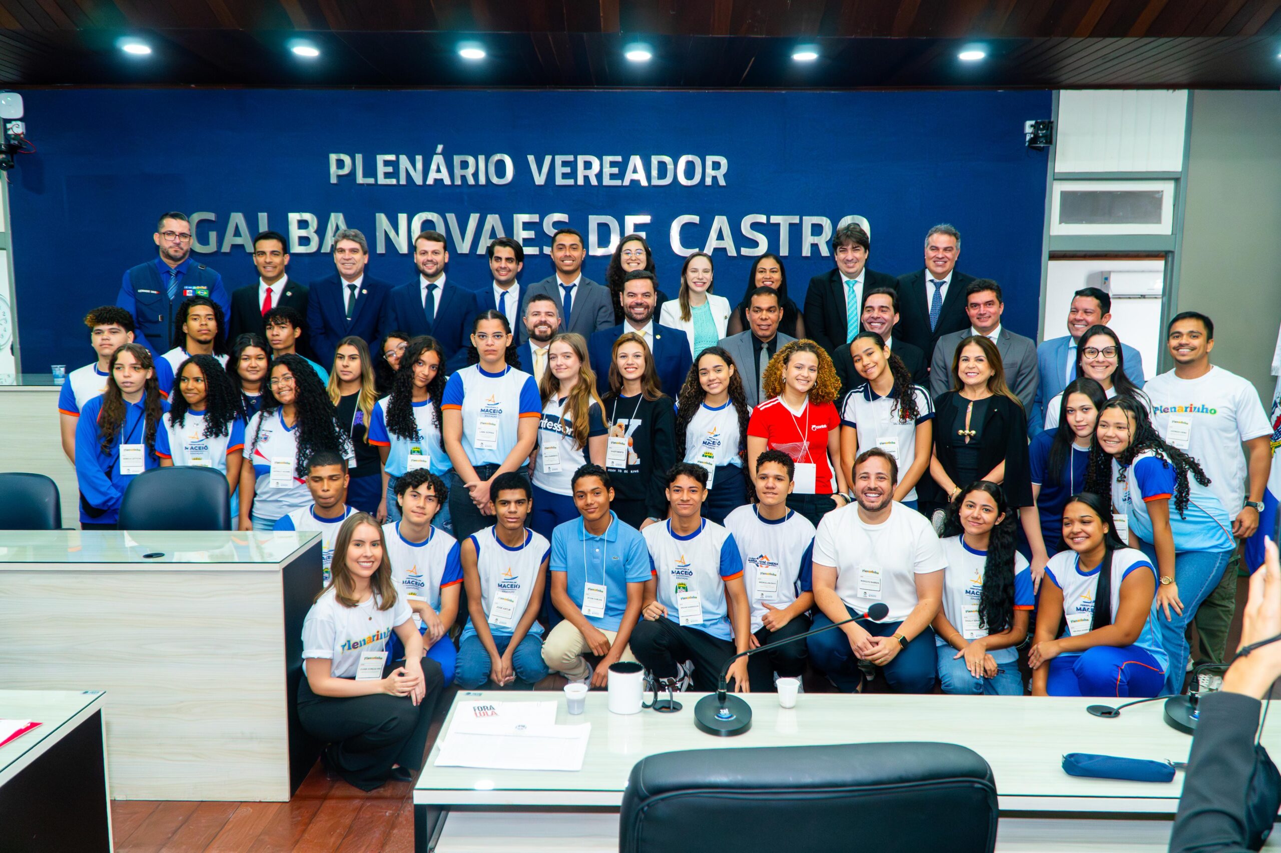 Câmara recebe estudantes vencedores do concurso de redação do Plenarinho