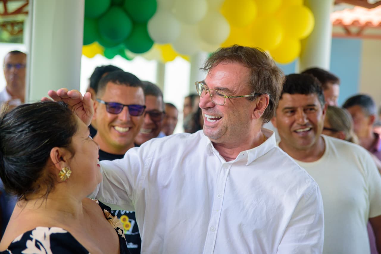 PREFEITO LUCIANO BARBOSA INAUGURA ESCOLA NO POVOADO CAPIM PARA MAIS DE 750 ALUNOS