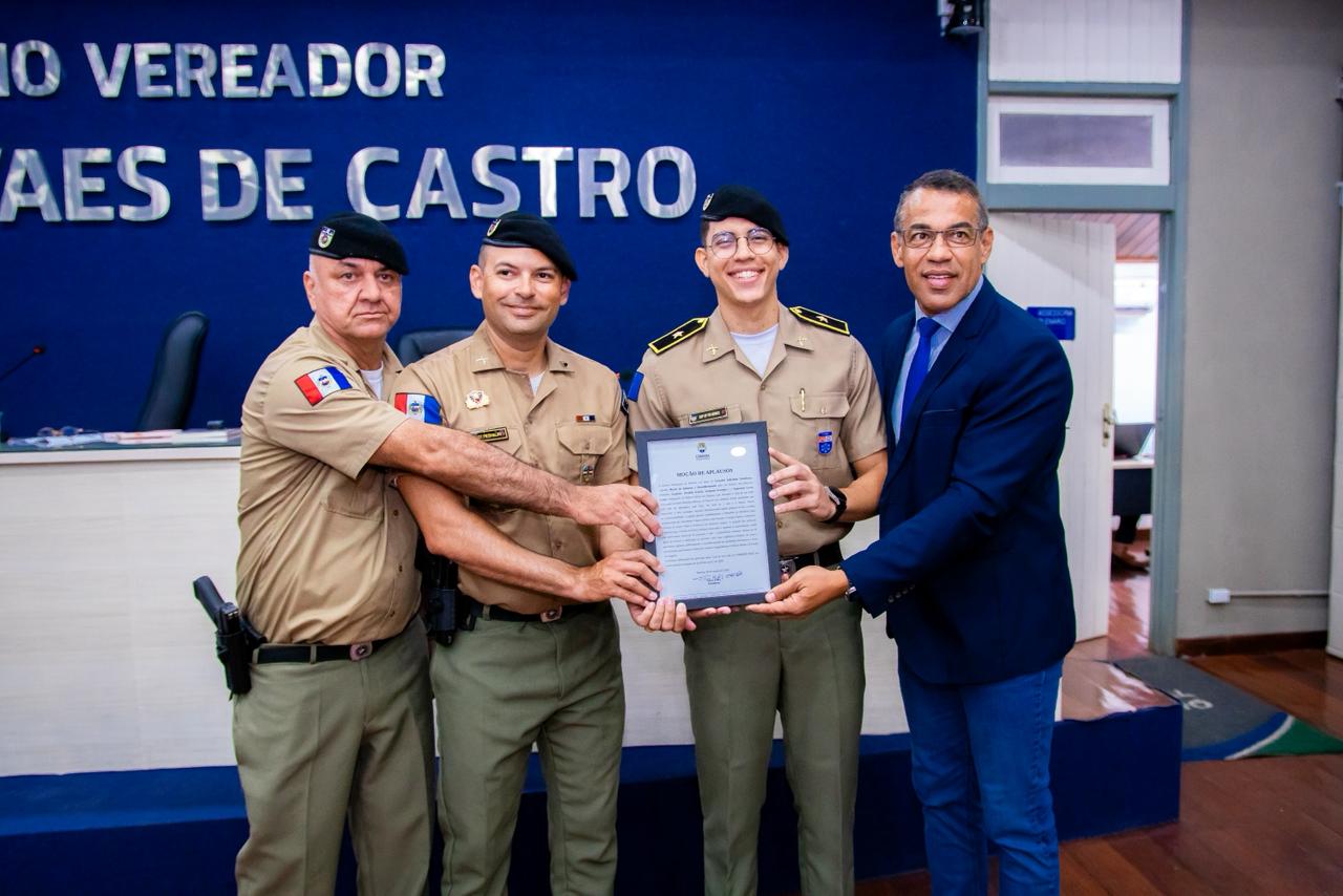 Câmara Municipal homenageia policiais que salvaram criança engasgada