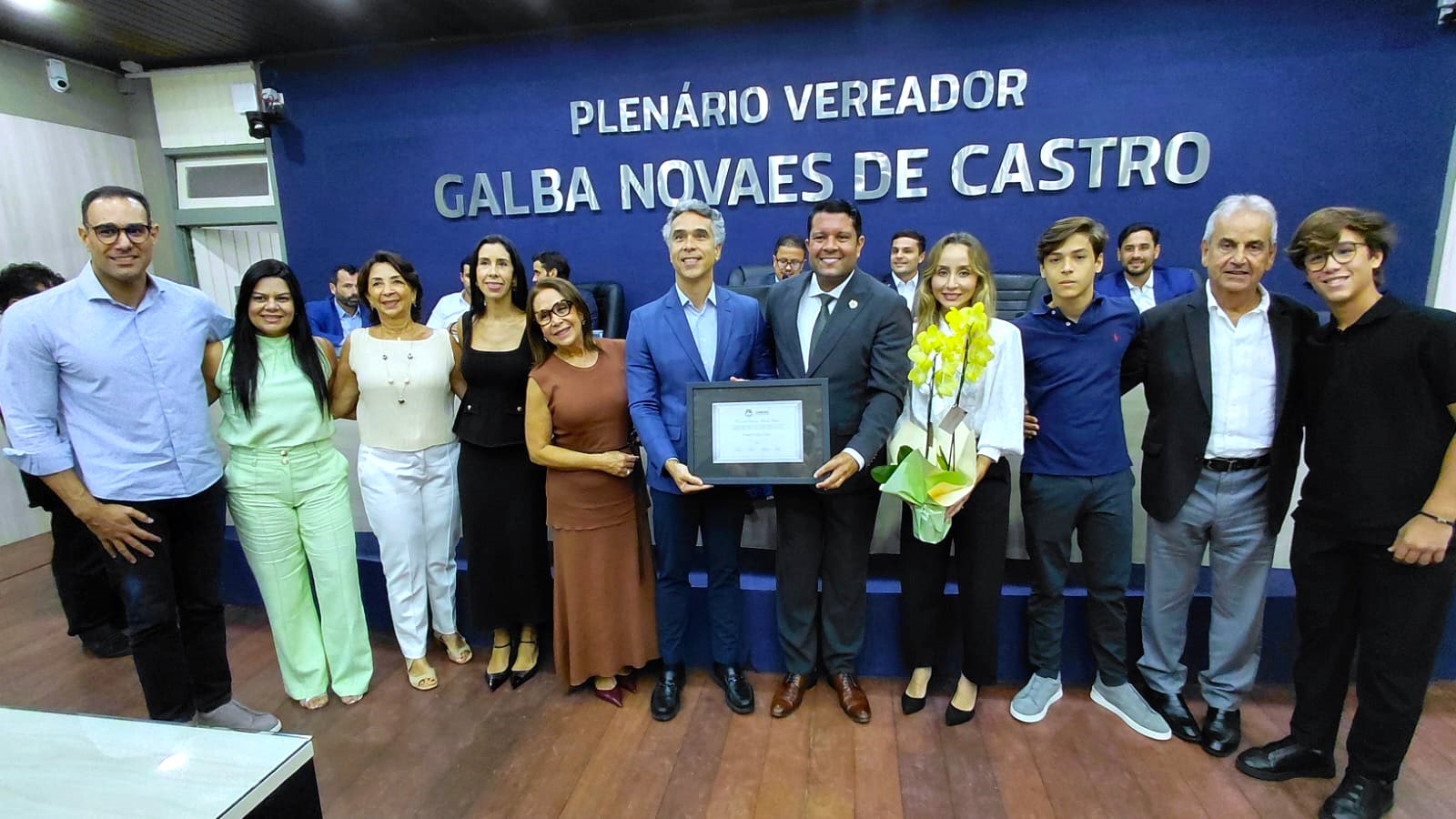 Câmara reconhece contribuições de Rafael Brito à educação com Comenda Senador Aurélio Viana