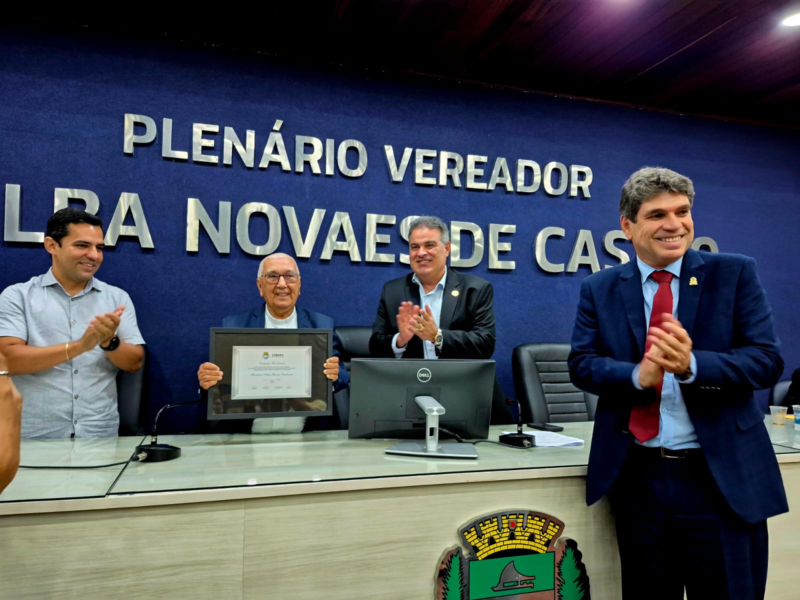Câmara homenageia trajetória de Monsenhor Pedro Teixeira com a Comenda Frei Damião