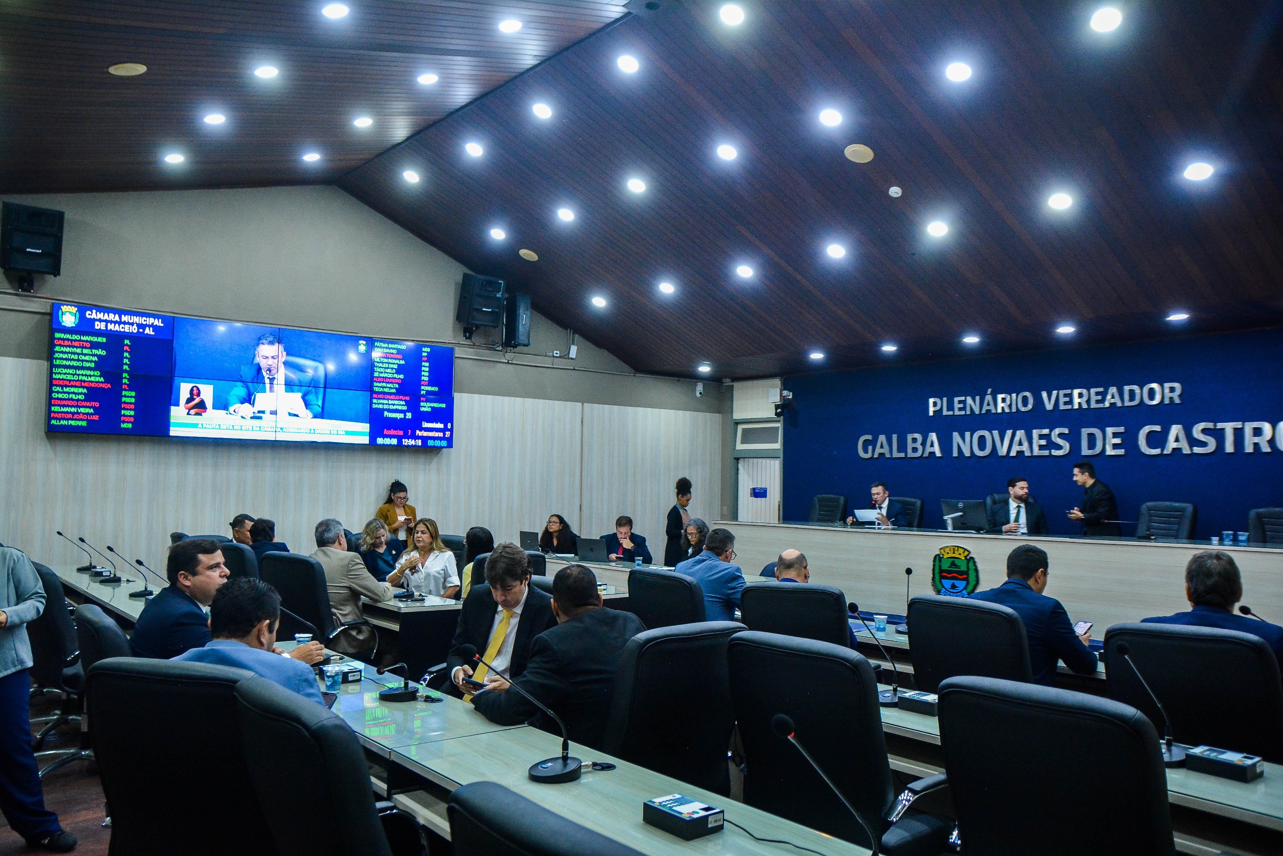 Câmara aprova reajuste de servidores e projetos em benefício de professores e fiscais de trânsito