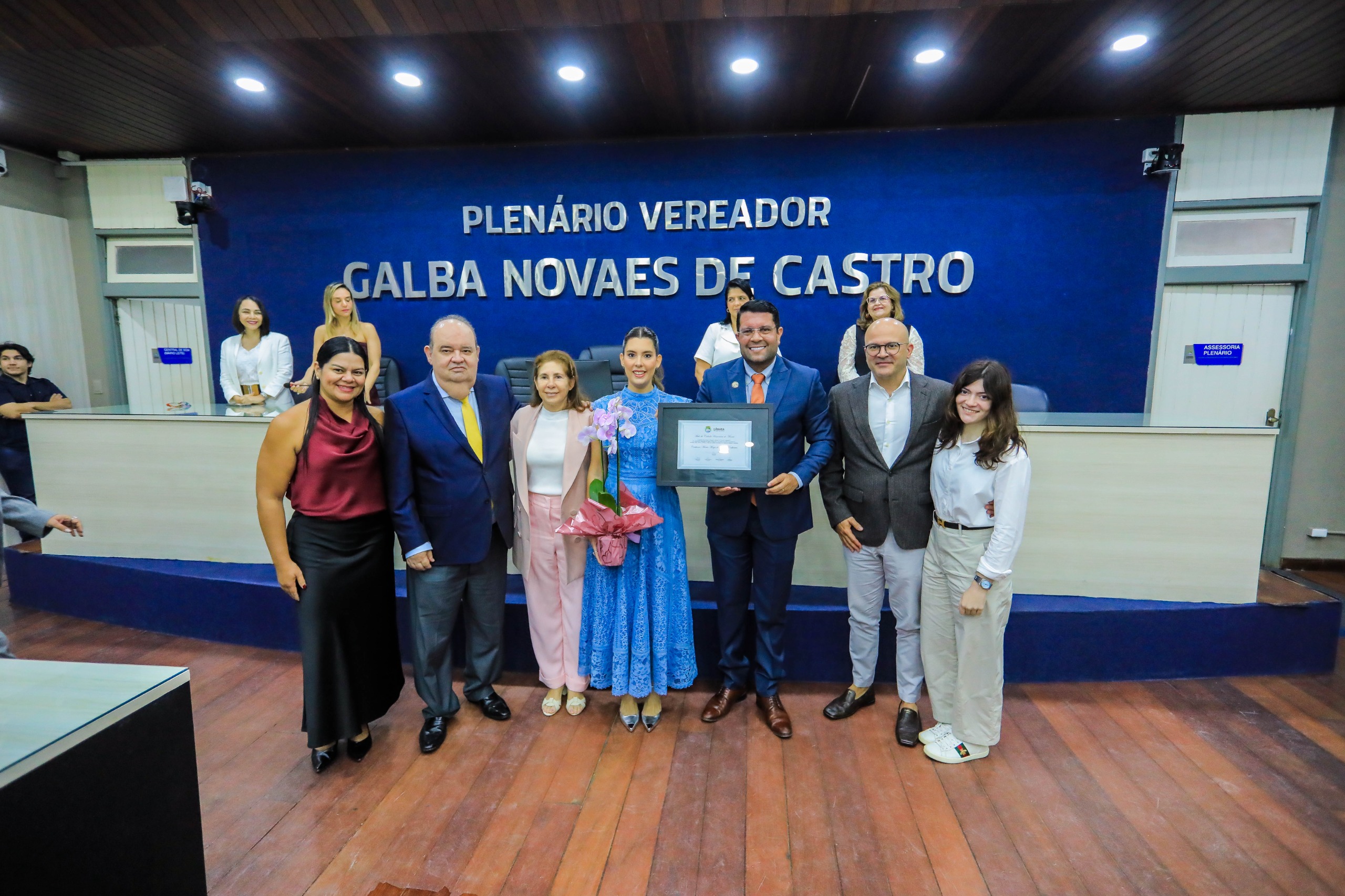 Câmara entrega título de cidadã maceioense à advogada Cristiana Maya por defesa da mulher em Alagoas