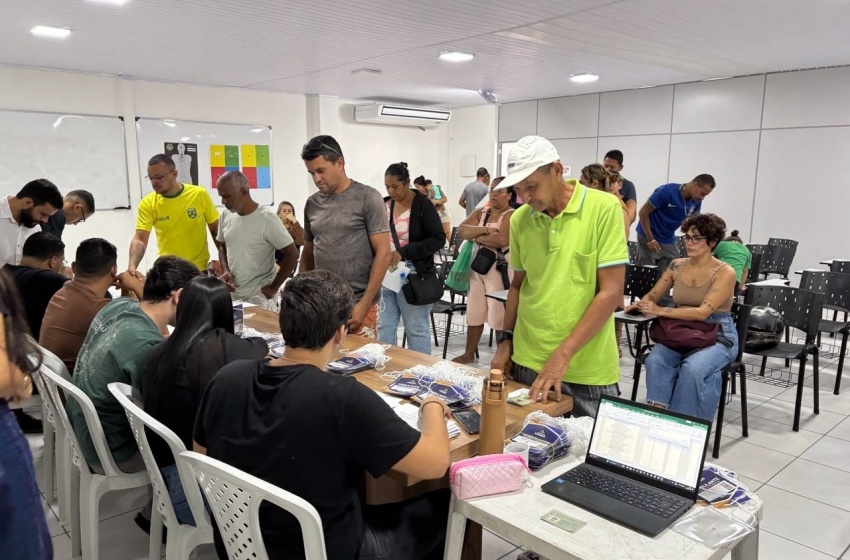 Segurança Cidadã entrega crachás e alvarás para ambulantes que vão atuar no São João Massayó