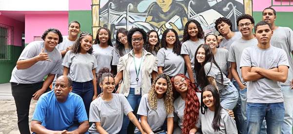 Em clima de Copa do Mundo, Grupo Sony Music Brasil e Camp Mangueira se unem para transformar vidas de jovens da comunidade através do esporte e da música