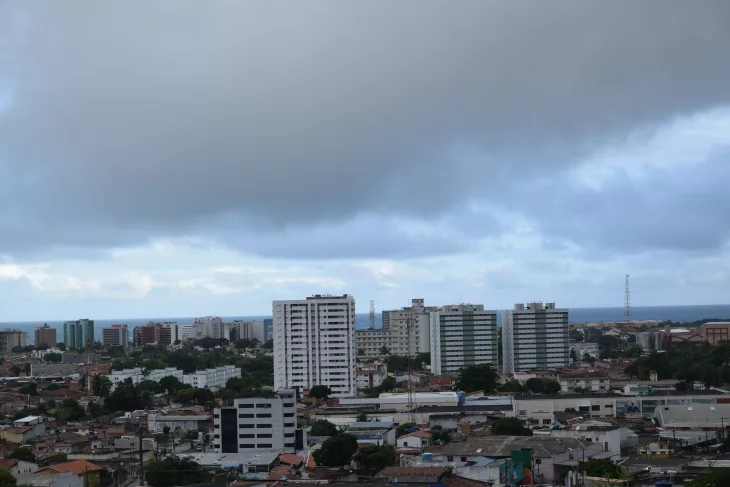 Domingo deve ser de tempo chuvoso em Maceió e no litoral; confira a previsão